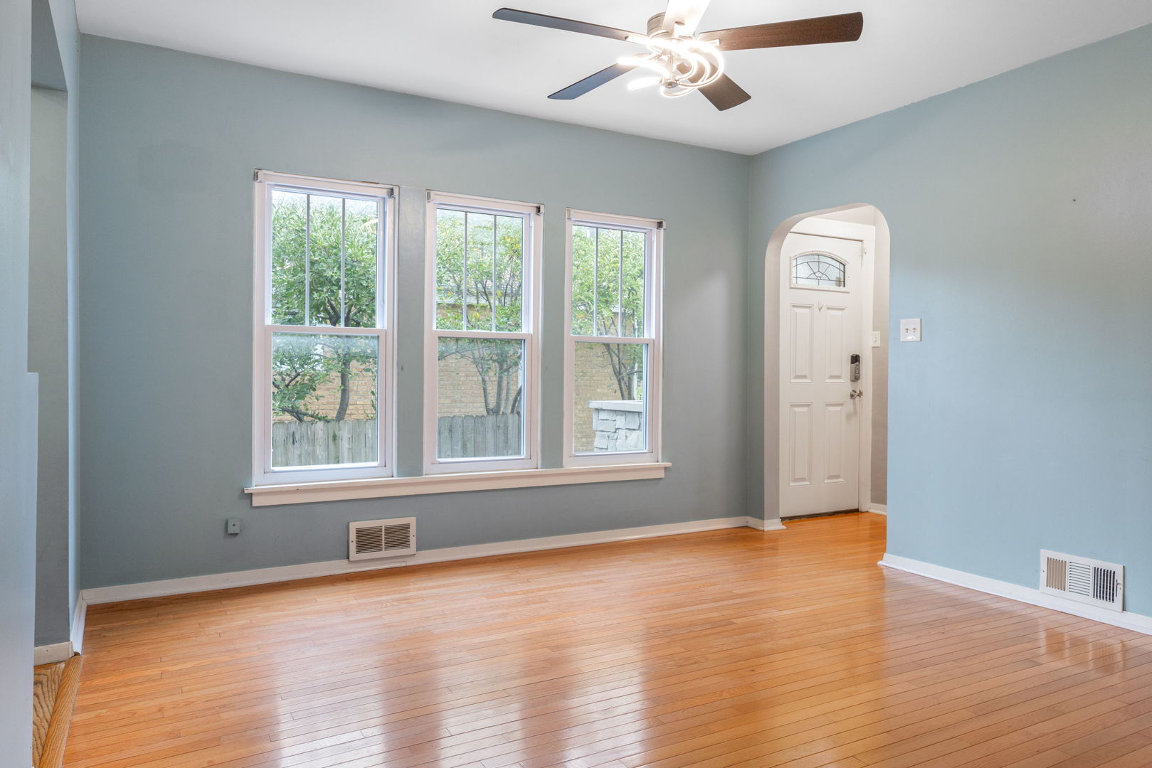 405 S Gilbert Avenue, La Grange, IL 60625