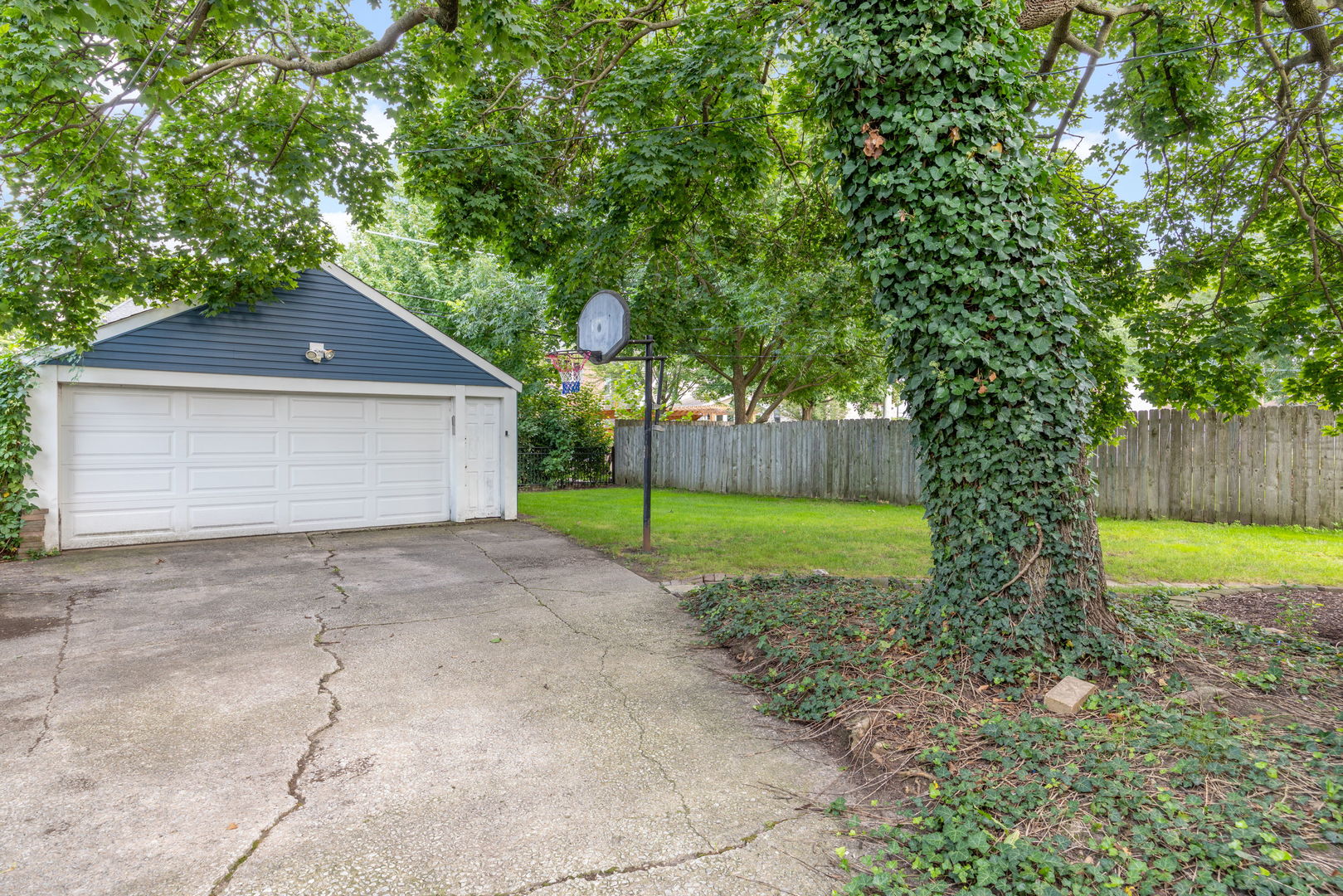 405 S Gilbert Avenue, La Grange, IL 60625