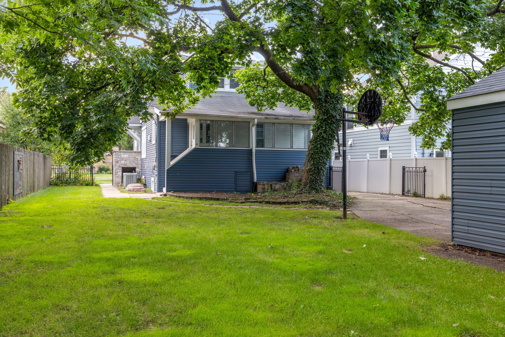 405 S Gilbert Avenue, La Grange, IL 60625