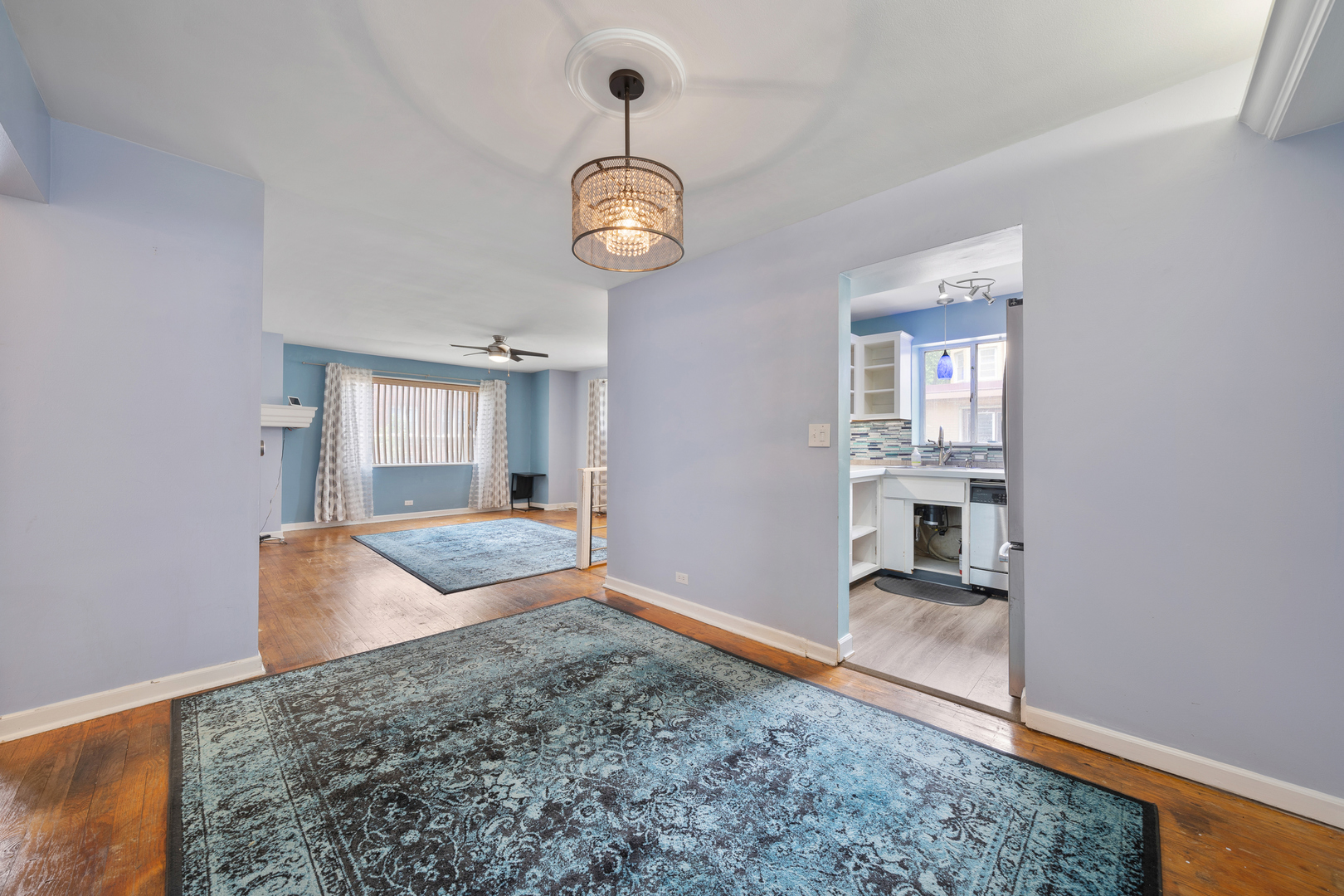 7323 N Damen Avenue, Chicago, IL 60645