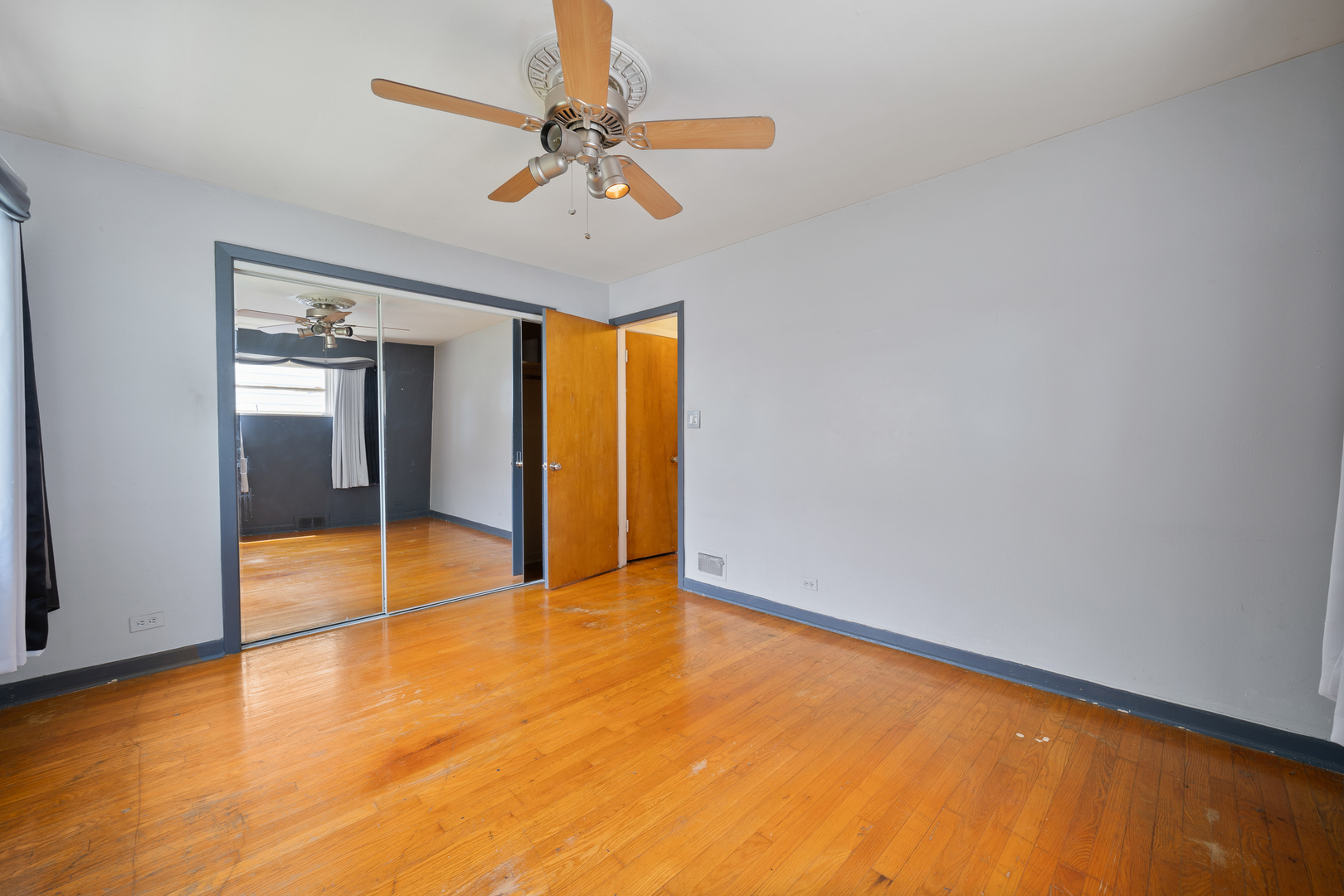 7323 N Damen Avenue, Chicago, IL 60645