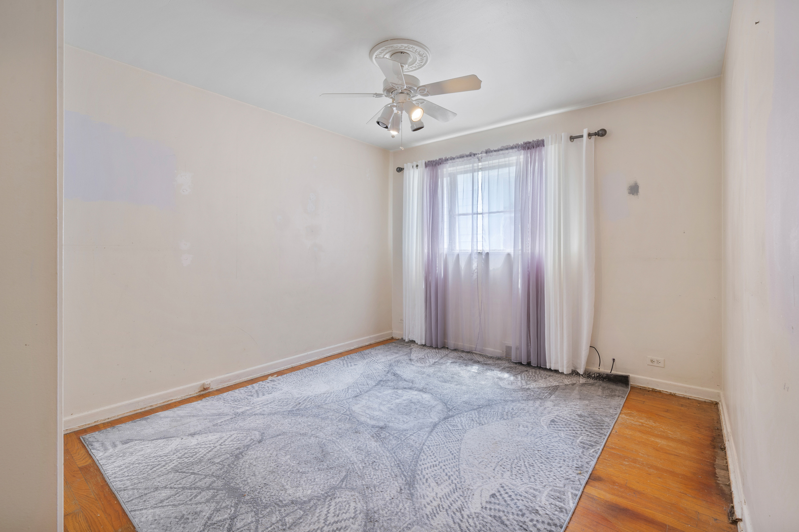 7323 N Damen Avenue, Chicago, IL 60645