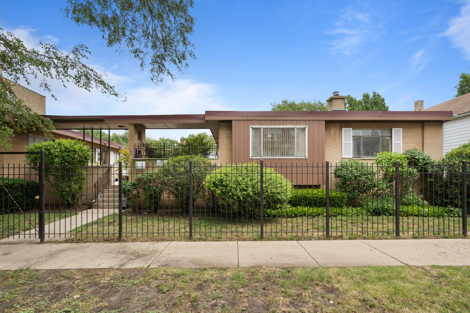 7323 N Damen Avenue, Chicago, IL 60645