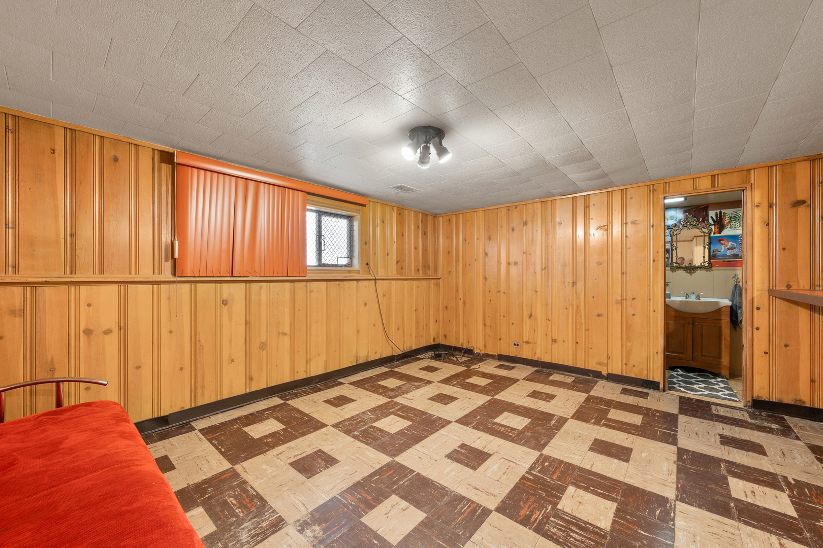 7323 N Damen Avenue, Chicago, IL 60645