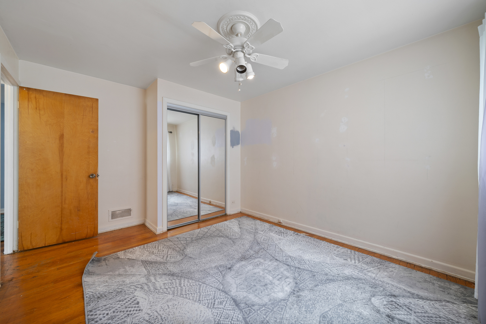 7323 N Damen Avenue, Chicago, IL 60645