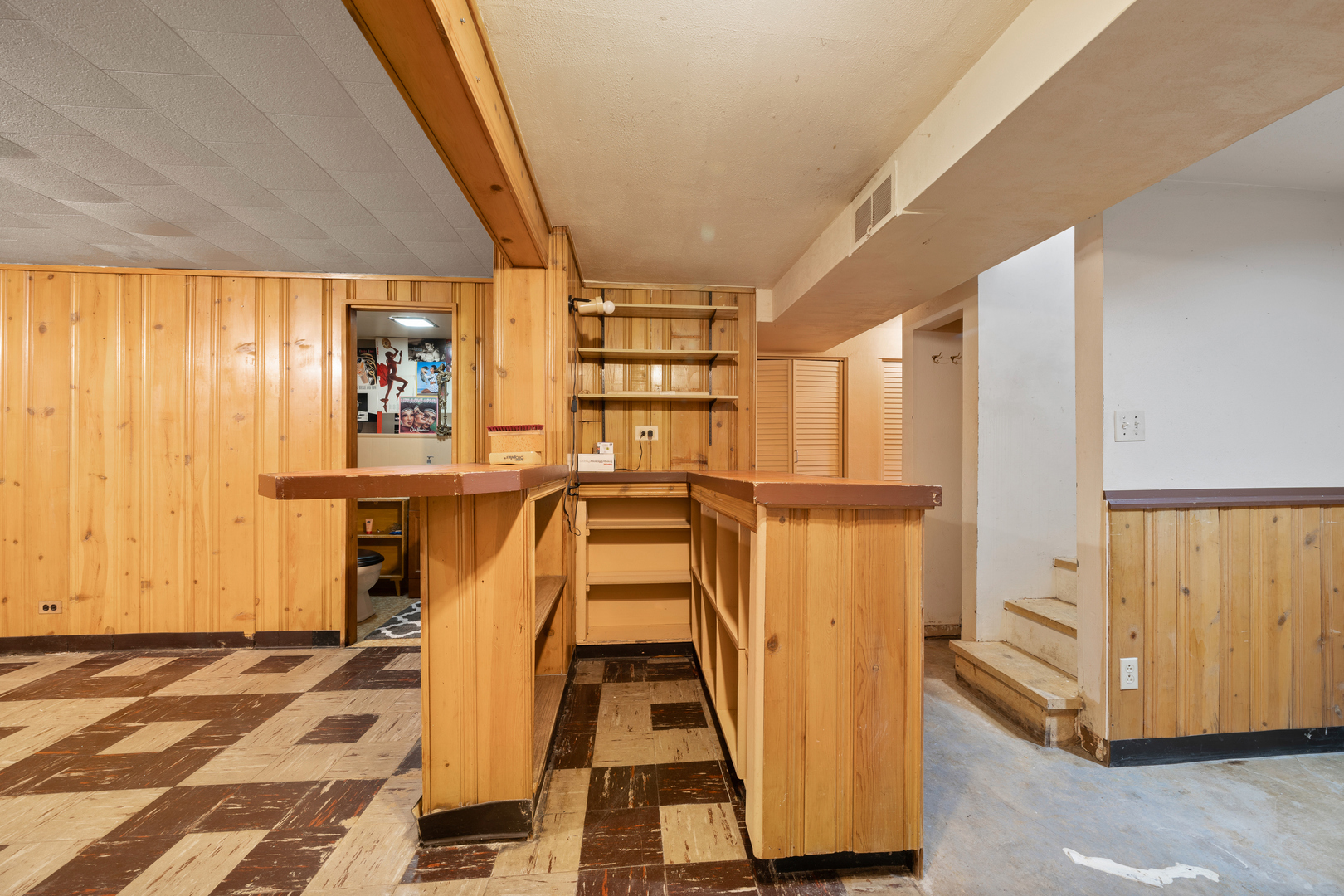 7323 N Damen Avenue, Chicago, IL 60645
