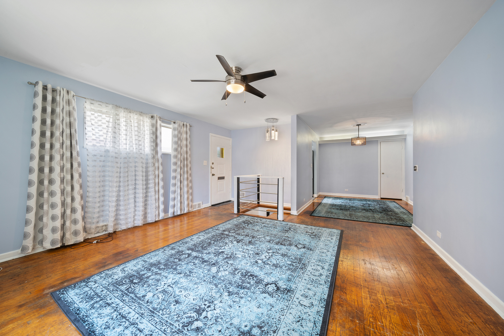 7323 N Damen Avenue, Chicago, IL 60645