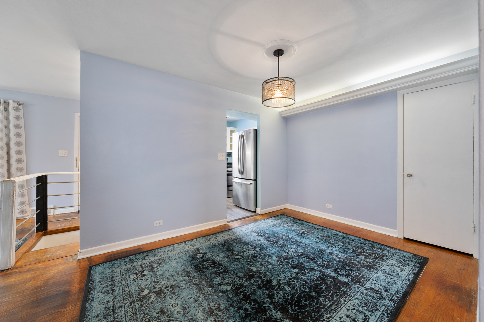 7323 N Damen Avenue, Chicago, IL 60645