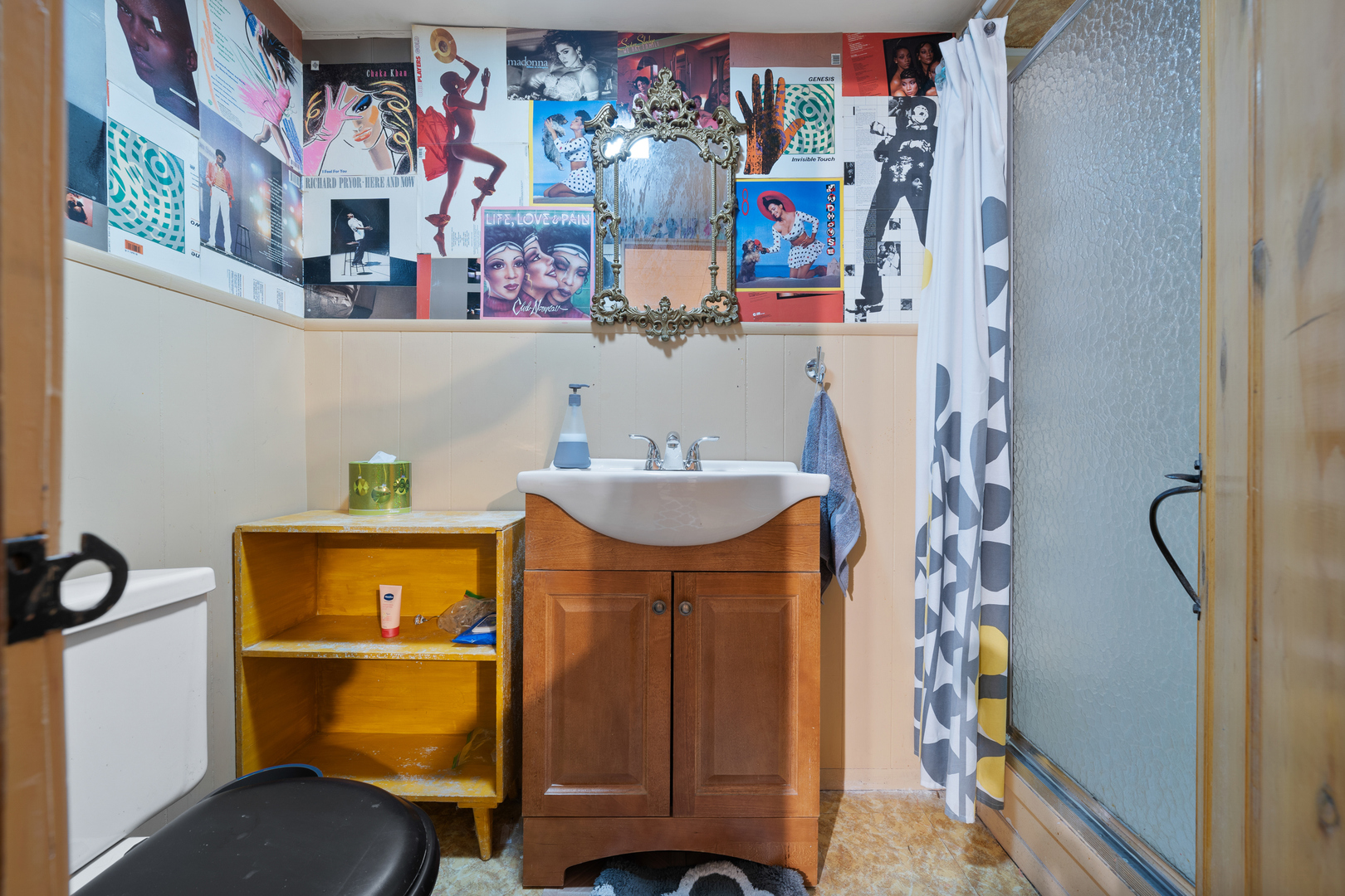 7323 N Damen Avenue, Chicago, IL 60645