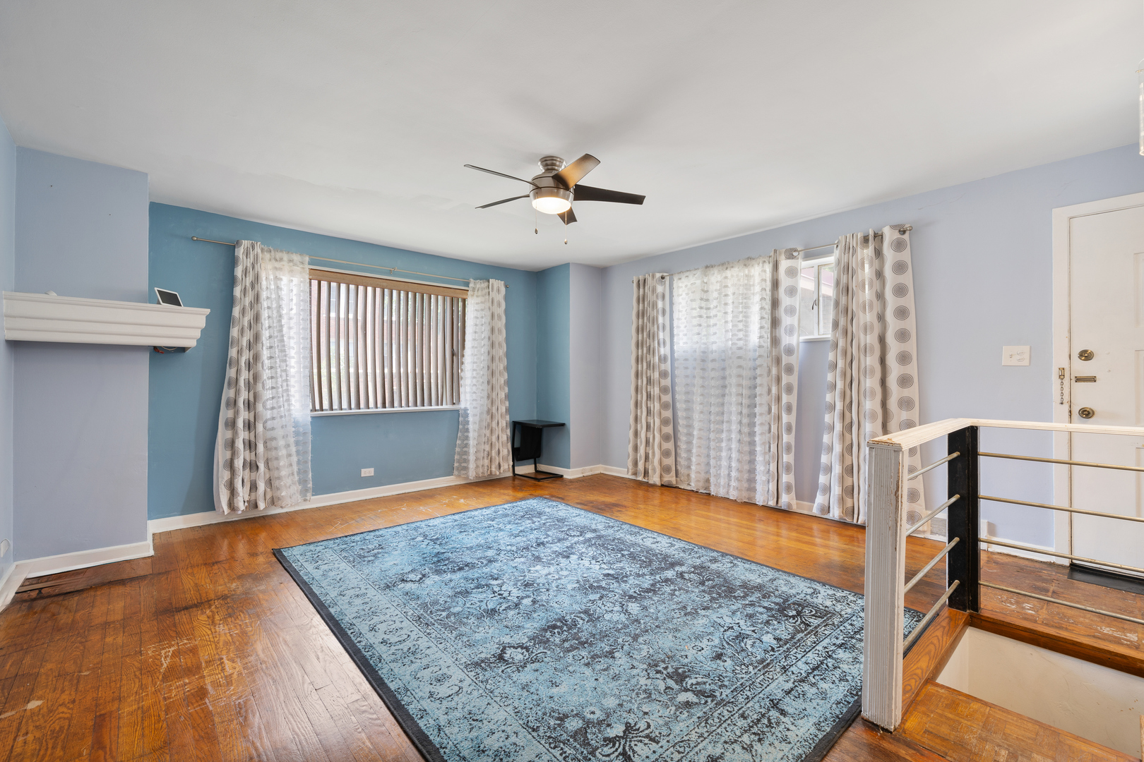 7323 N Damen Avenue, Chicago, IL 60645