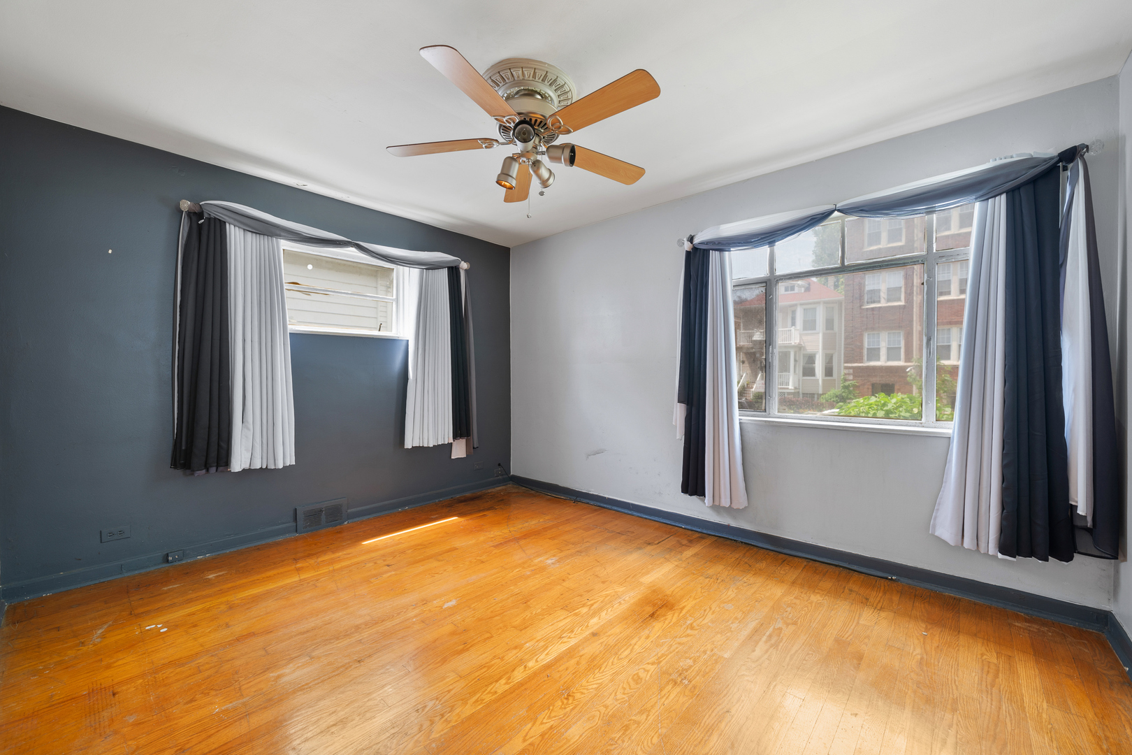 7323 N Damen Avenue, Chicago, IL 60645