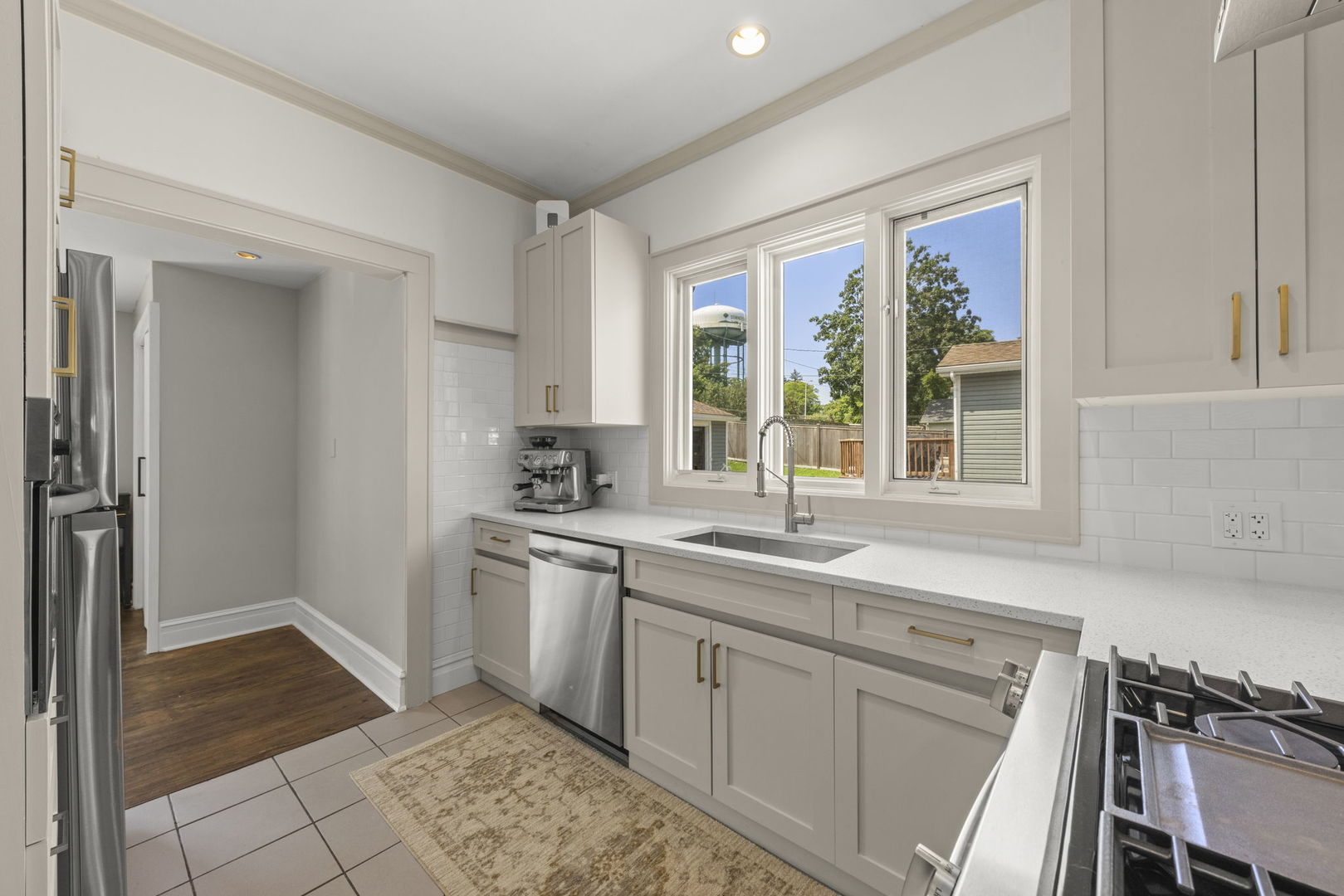 945 Summit Street, Downers Grove, IL 60515
