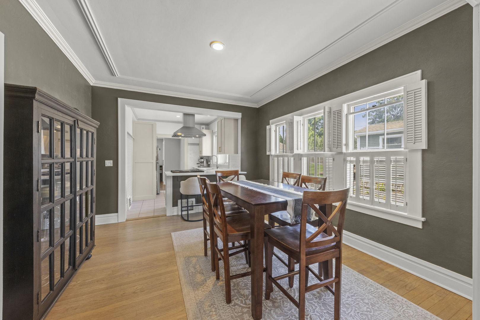 945 Summit Street, Downers Grove, IL 60515
