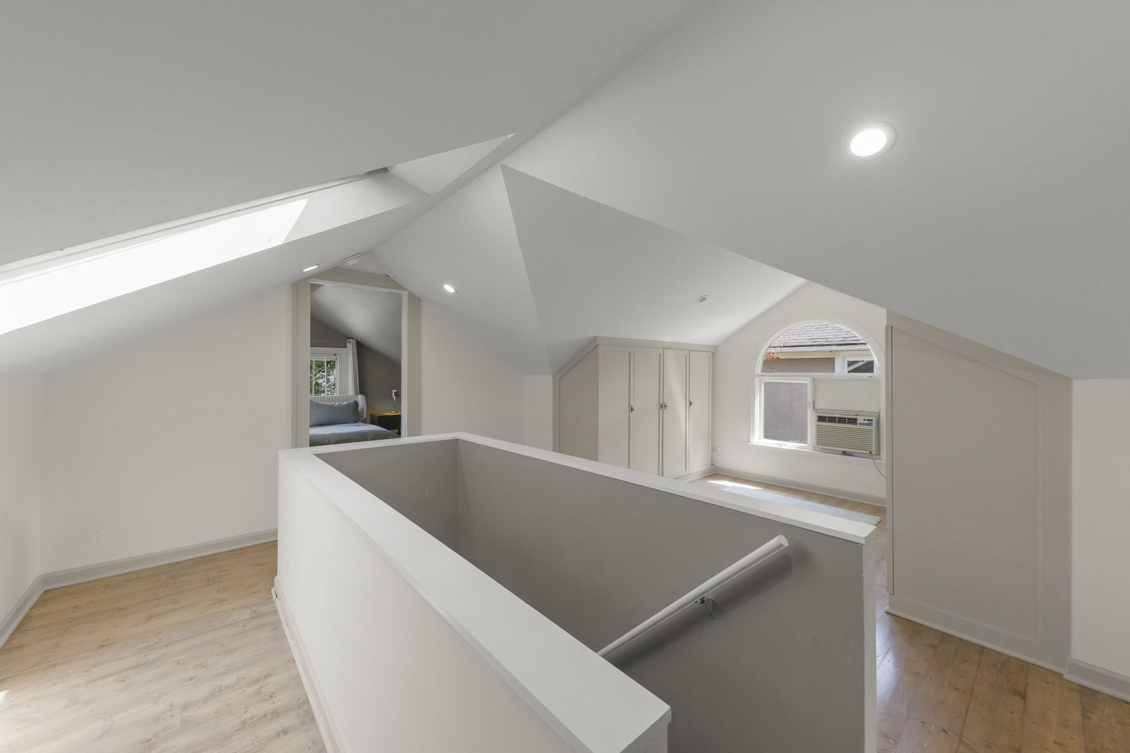 945 Summit Street, Downers Grove, IL 60515