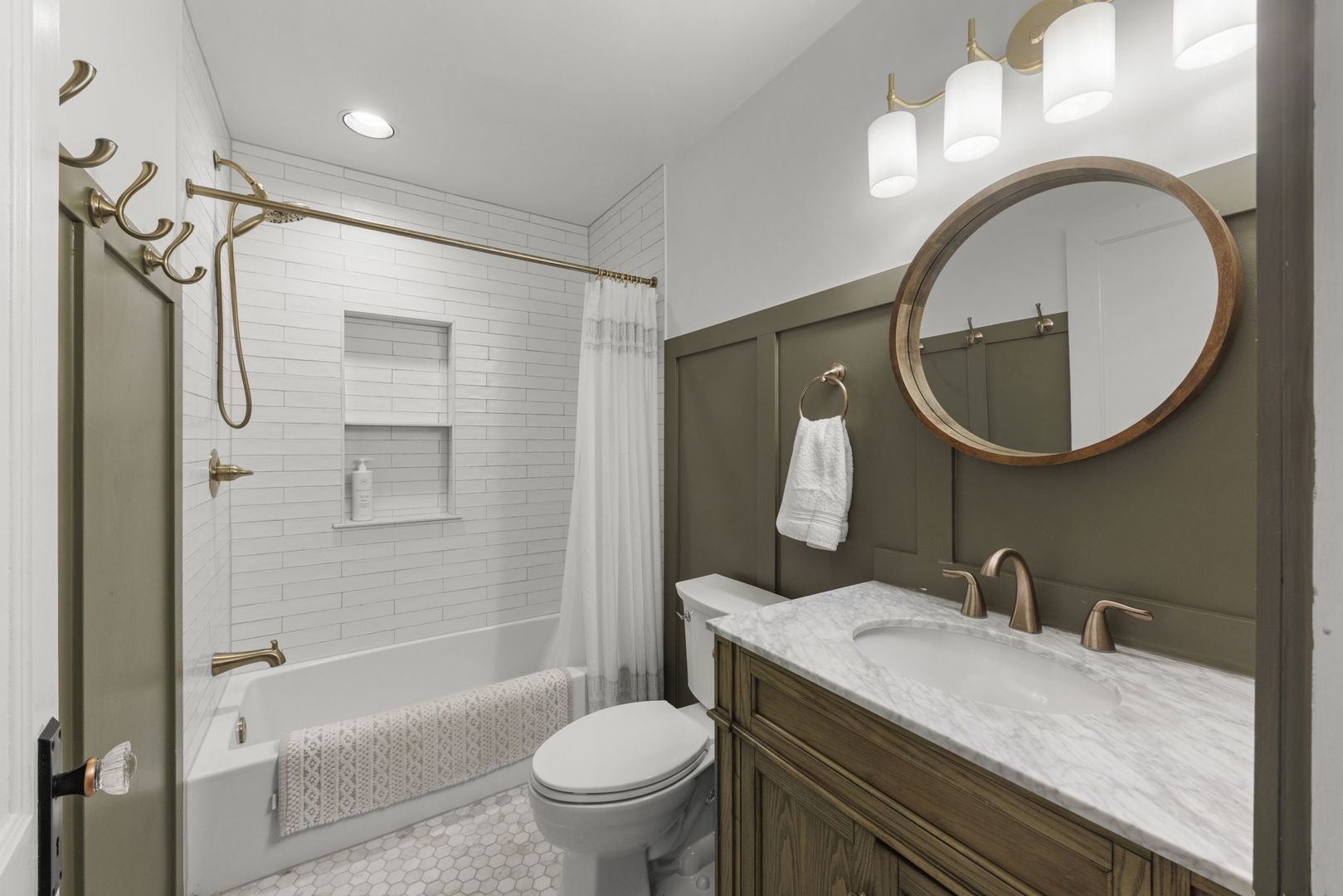 945 Summit Street, Downers Grove, IL 60515