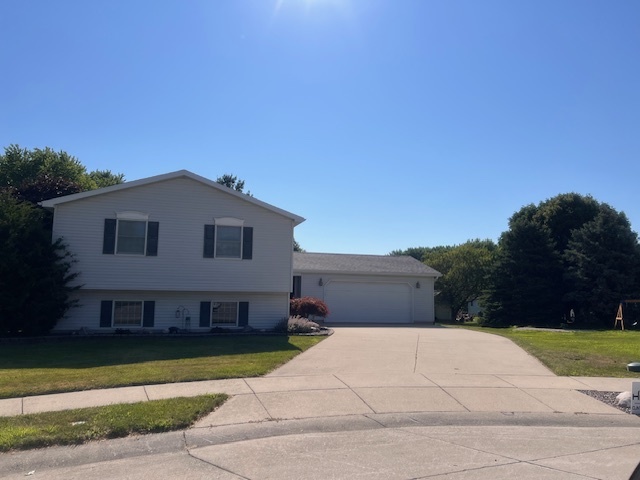 48 Kirkwood Drive, Clinton, IL 61727