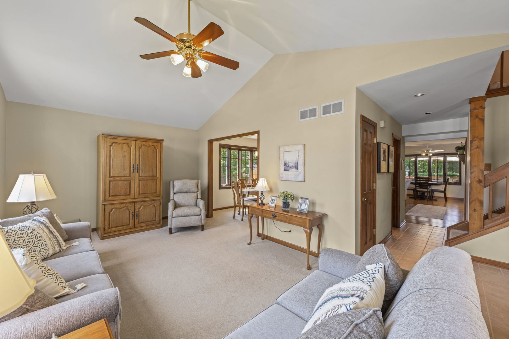 2S566 Thaddeus Circle, Glen Ellyn, IL 60137