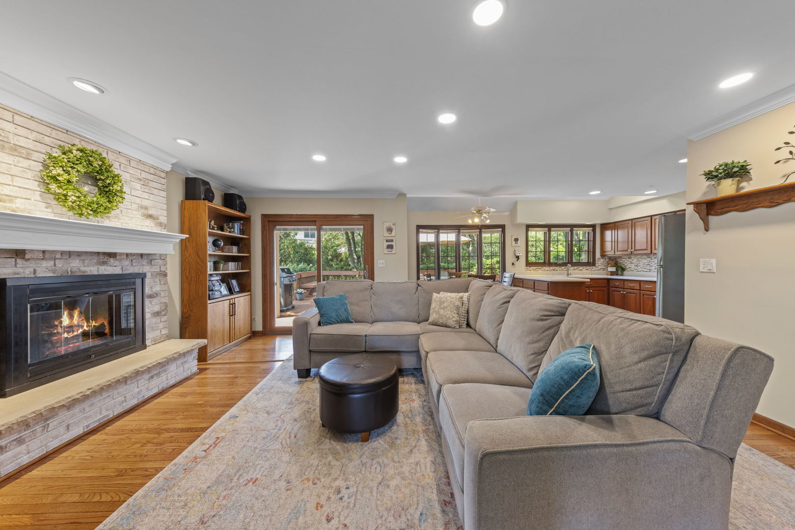 2S566 Thaddeus Circle, Glen Ellyn, IL 60137
