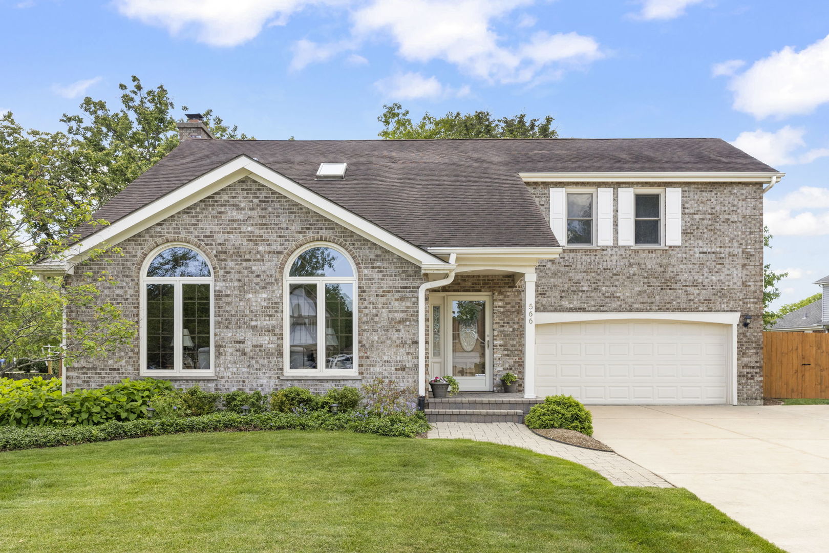 2S566 Thaddeus Circle, Glen Ellyn, IL 60137
