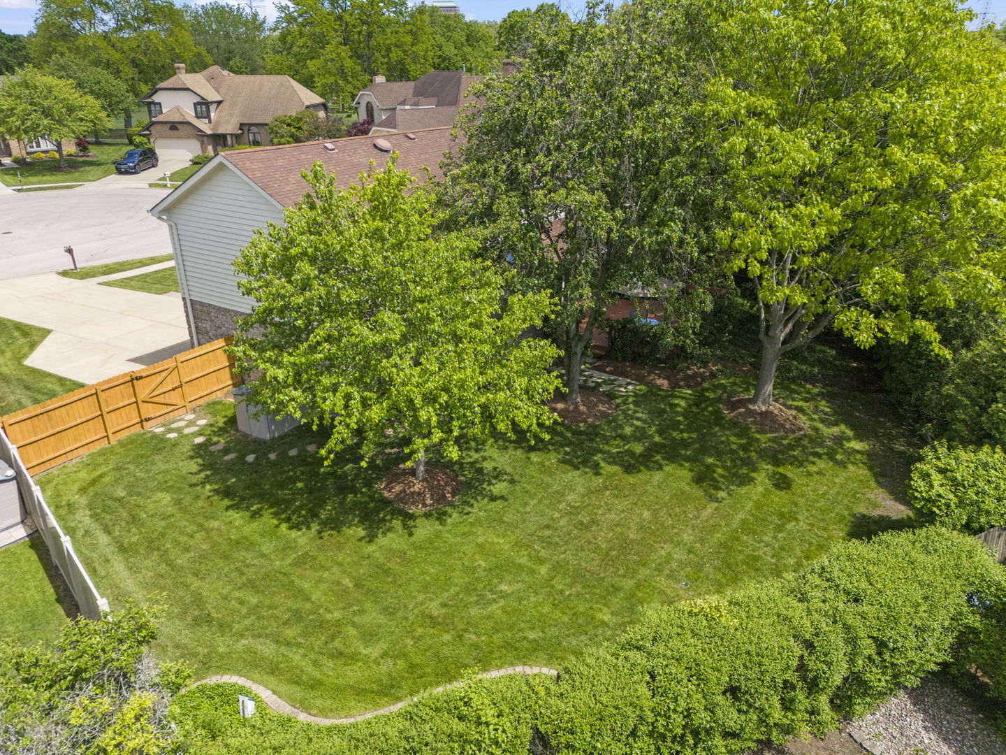 2S566 Thaddeus Circle, Glen Ellyn, IL 60137