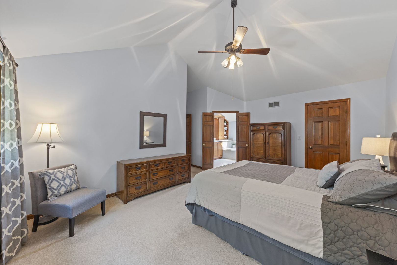2S566 Thaddeus Circle, Glen Ellyn, IL 60137