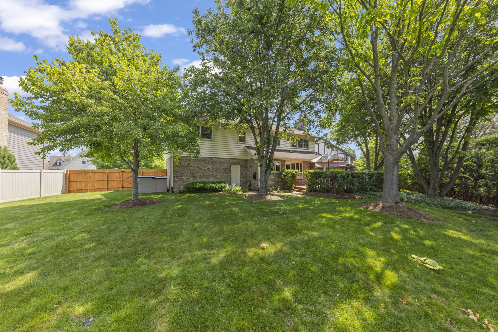 2S566 Thaddeus Circle, Glen Ellyn, IL 60137