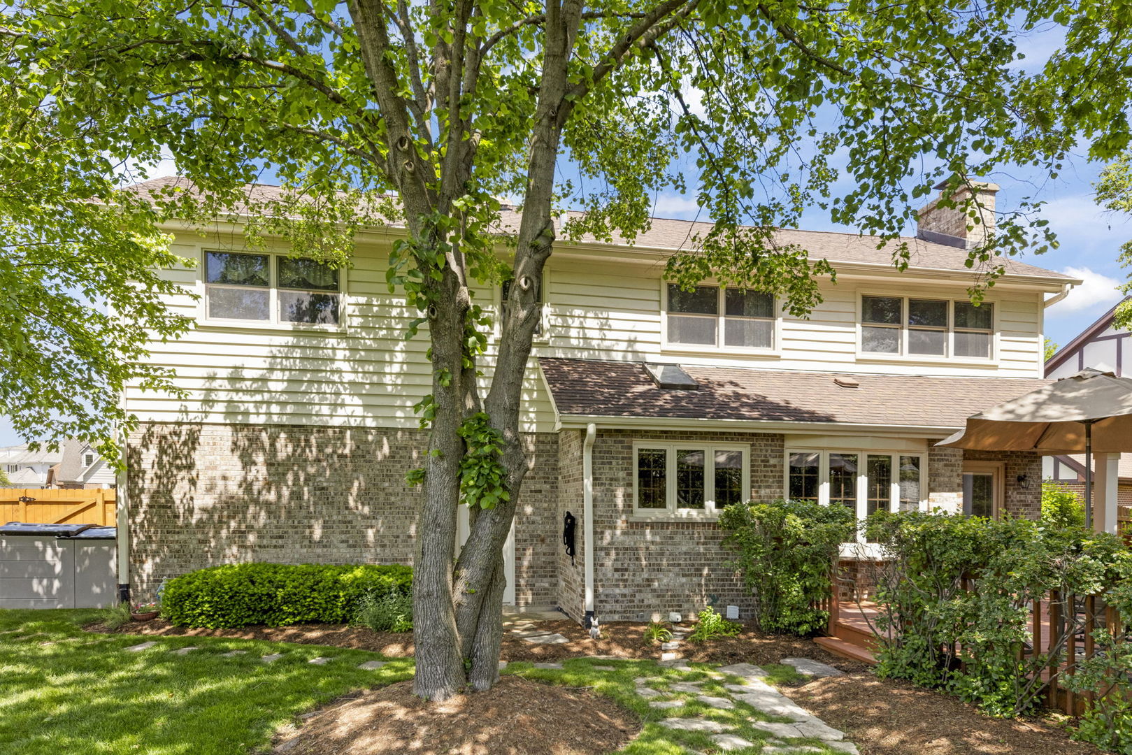 2S566 Thaddeus Circle, Glen Ellyn, IL 60137