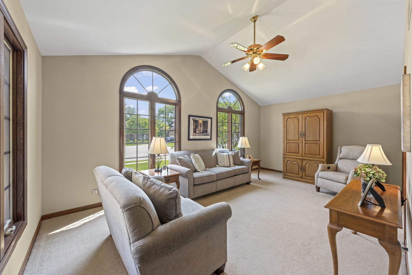 2S566 Thaddeus Circle, Glen Ellyn, IL 60137