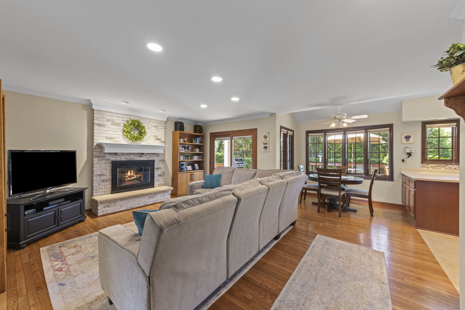 2S566 Thaddeus Circle, Glen Ellyn, IL 60137