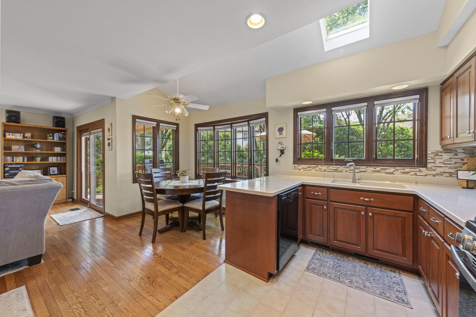 2S566 Thaddeus Circle, Glen Ellyn, IL 60137