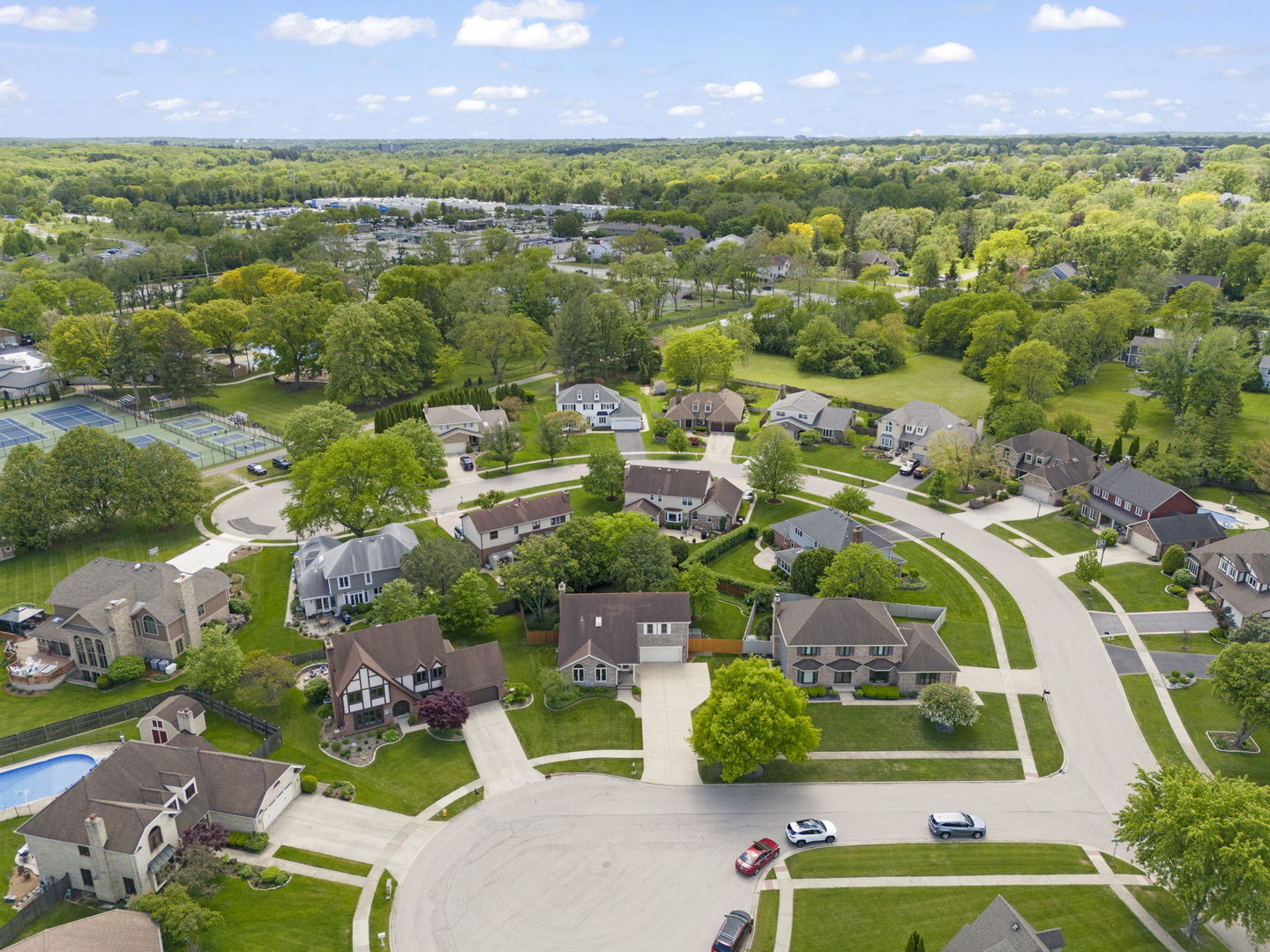 2S566 Thaddeus Circle, Glen Ellyn, IL 60137
