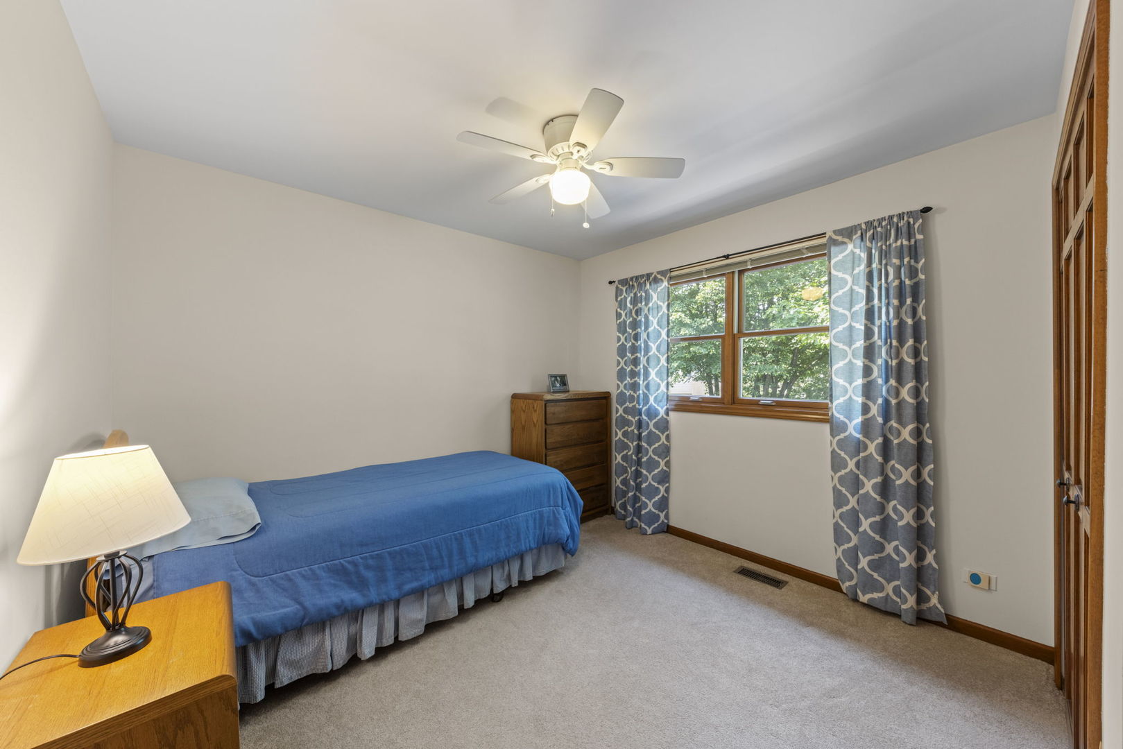 2S566 Thaddeus Circle, Glen Ellyn, IL 60137