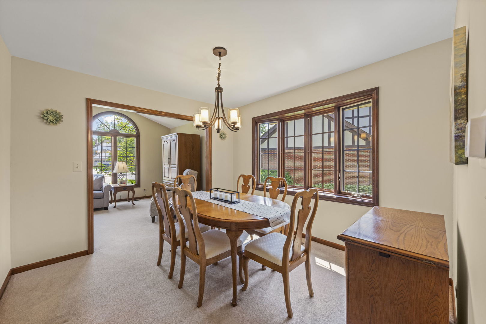 2S566 Thaddeus Circle, Glen Ellyn, IL 60137
