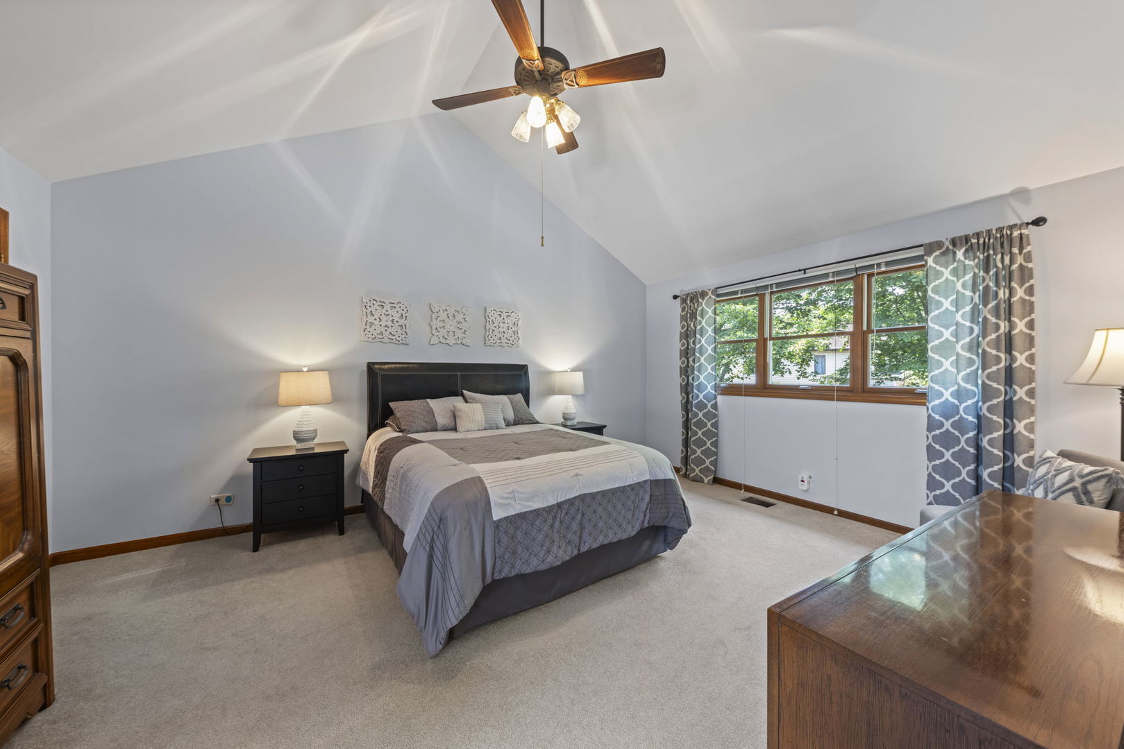 2S566 Thaddeus Circle, Glen Ellyn, IL 60137