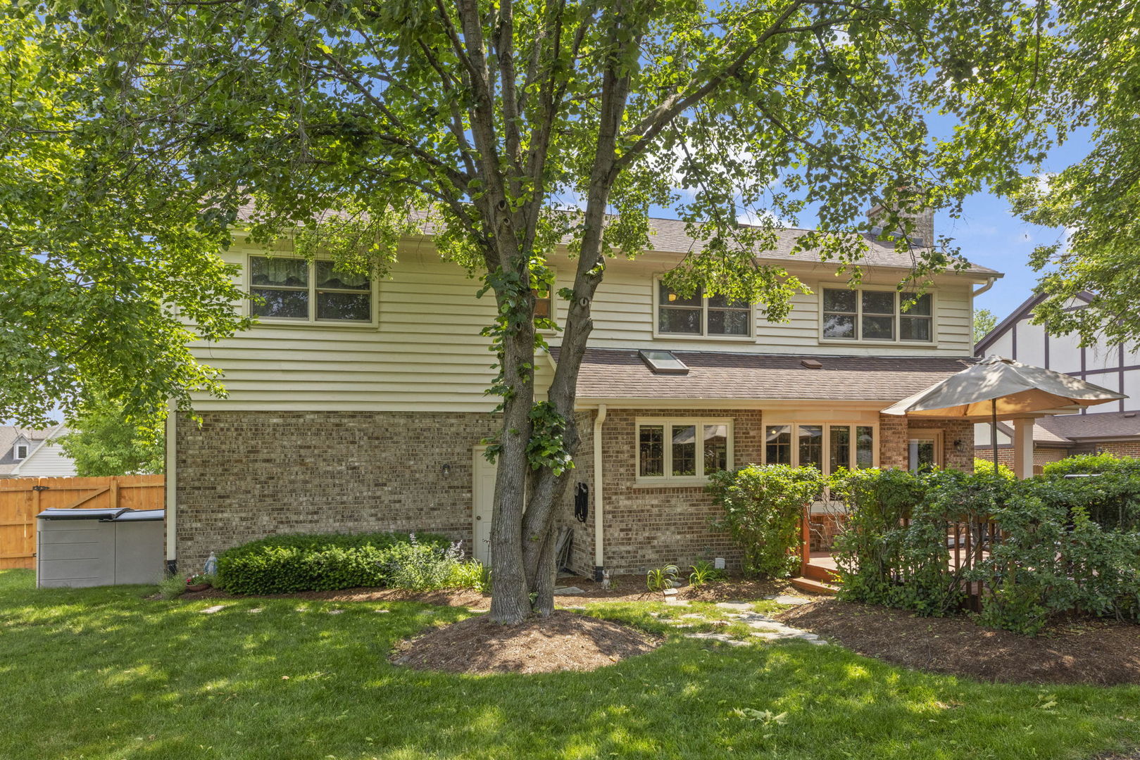 2S566 Thaddeus Circle, Glen Ellyn, IL 60137