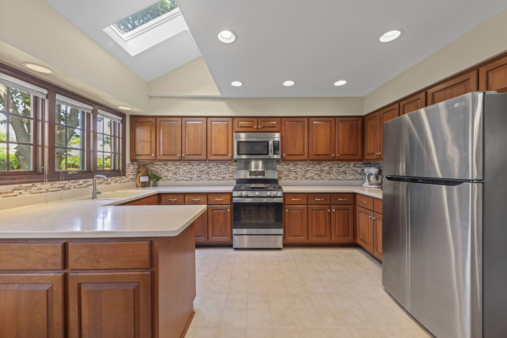 2S566 Thaddeus Circle, Glen Ellyn, IL 60137
