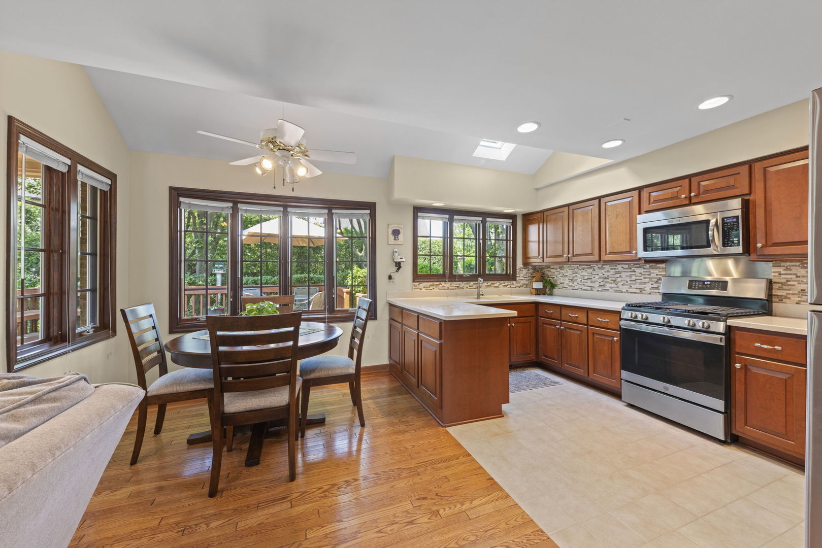 2S566 Thaddeus Circle, Glen Ellyn, IL 60137