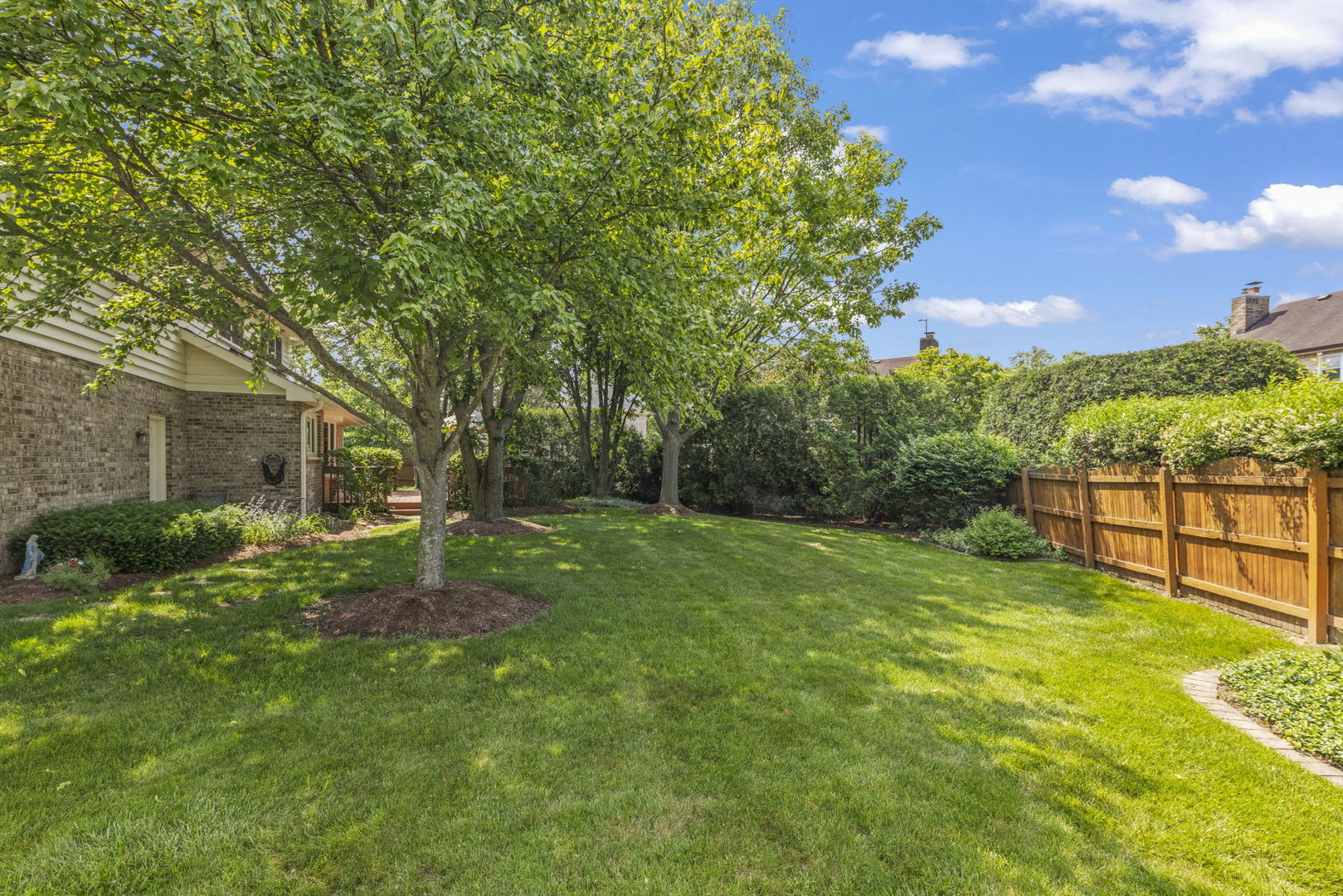 2S566 Thaddeus Circle, Glen Ellyn, IL 60137