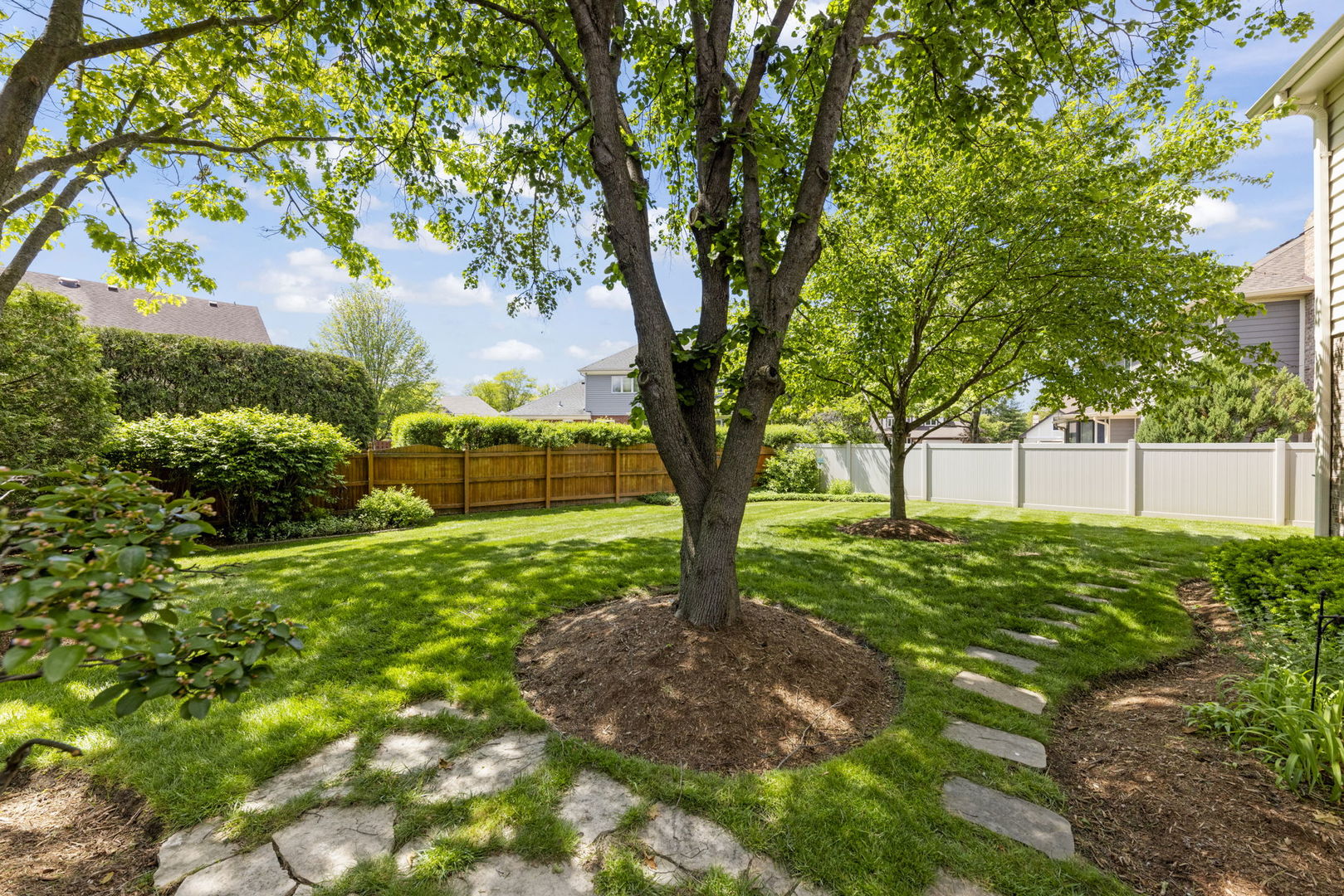 2S566 Thaddeus Circle, Glen Ellyn, IL 60137