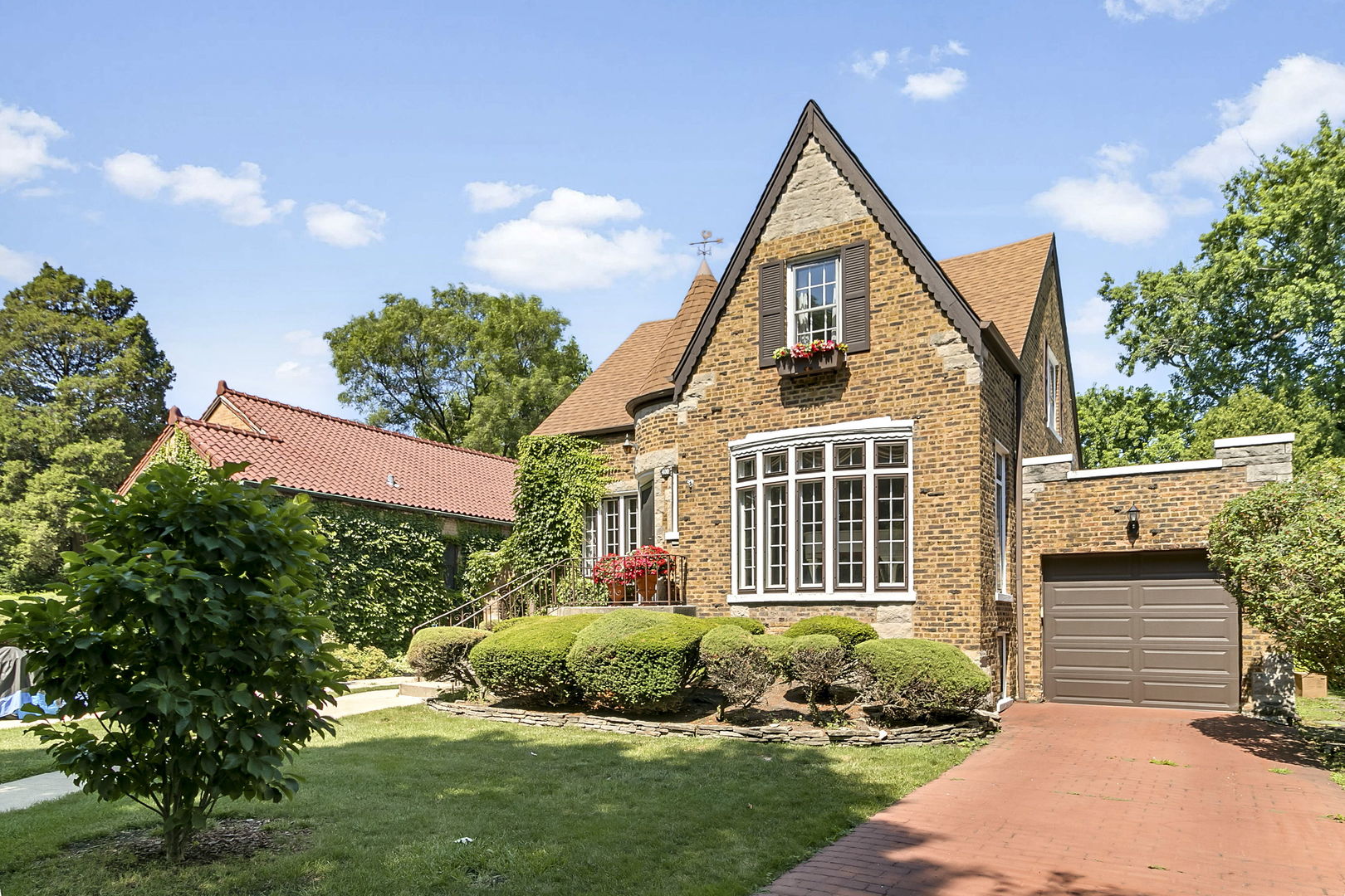 400 Selborne Road, Riverside, IL 60546