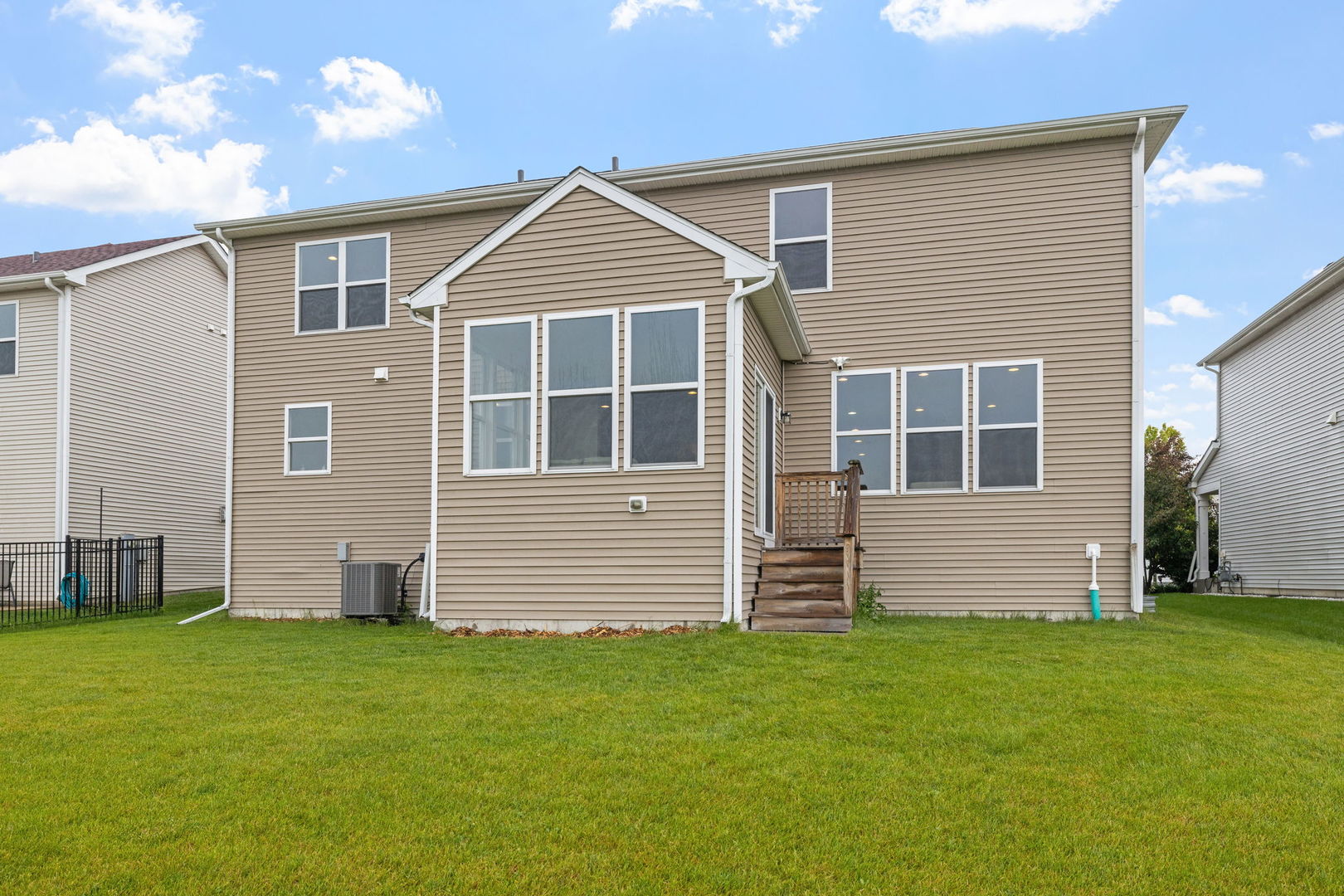 1523 Bayou Path Drive, Naperville, IL 60563