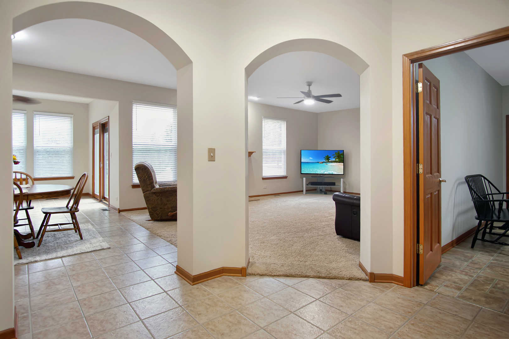 607 Vista Drive, Oswego, IL 60543