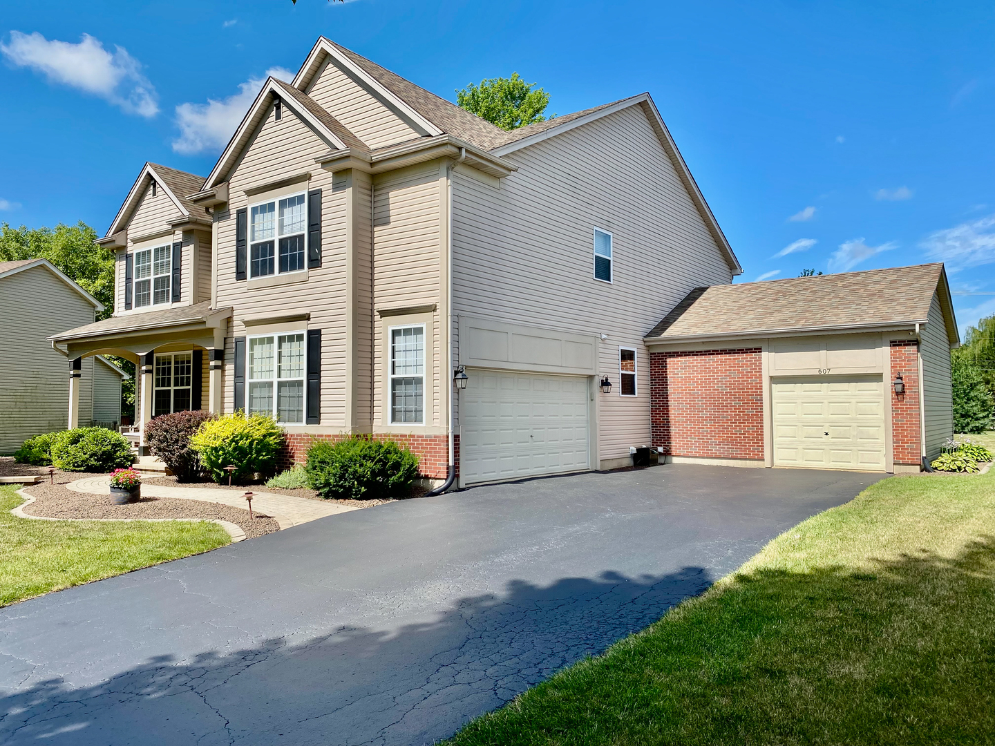 607 Vista Drive, Oswego, IL 60543