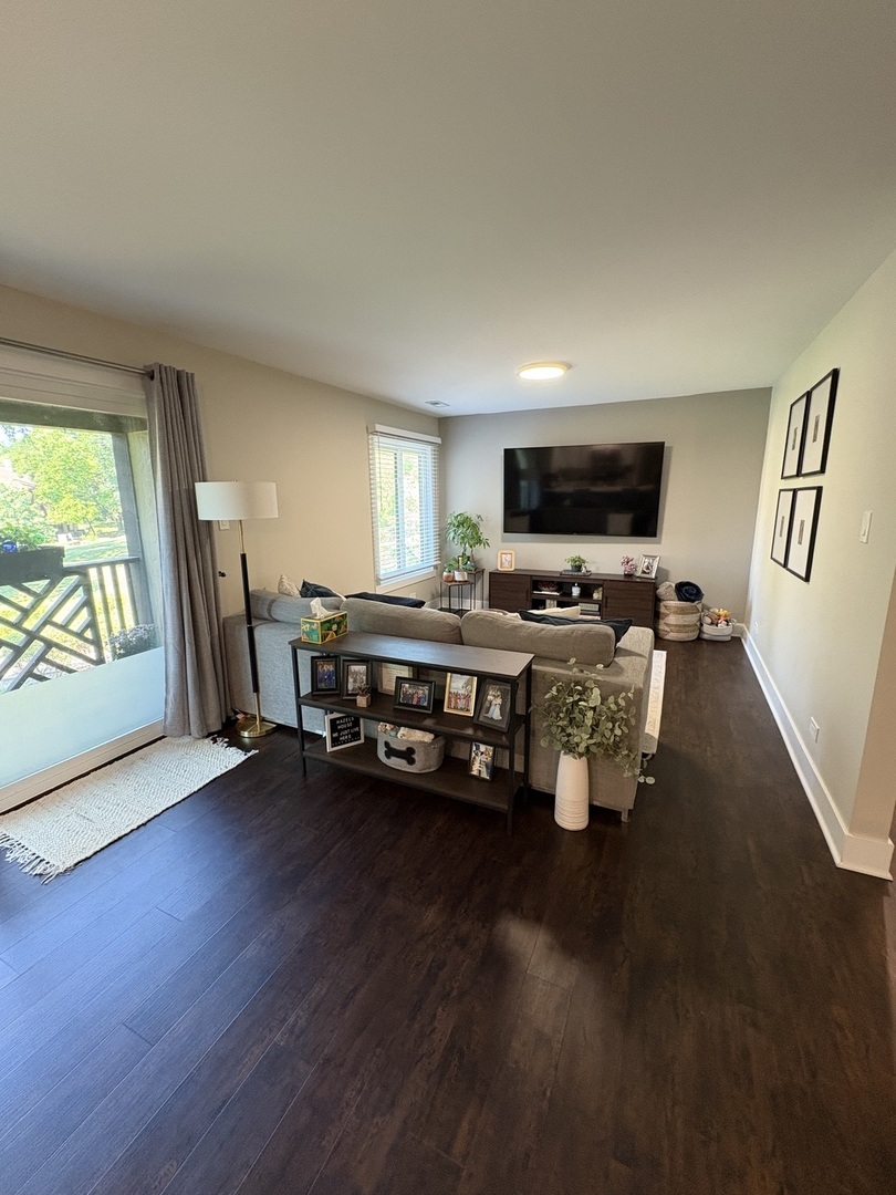 1704 Lakecliffe Drive #B, Wheaton, IL 60189