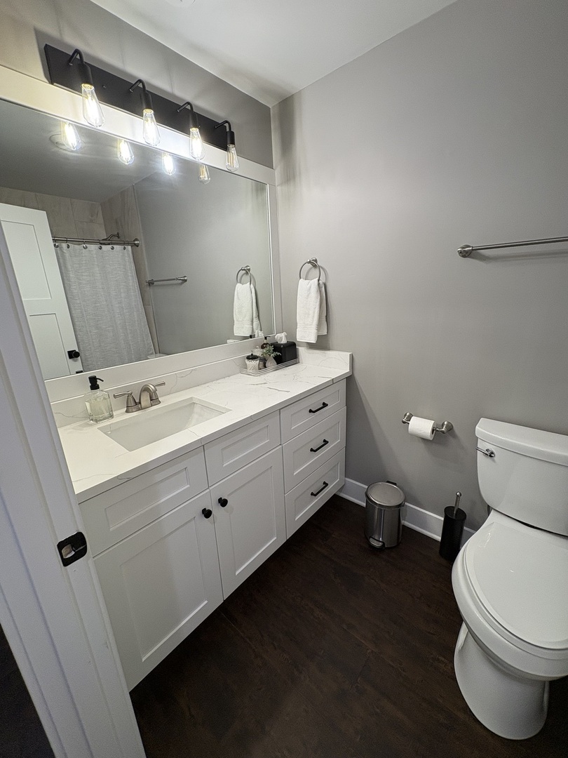 1704 Lakecliffe Drive #B, Wheaton, IL 60189