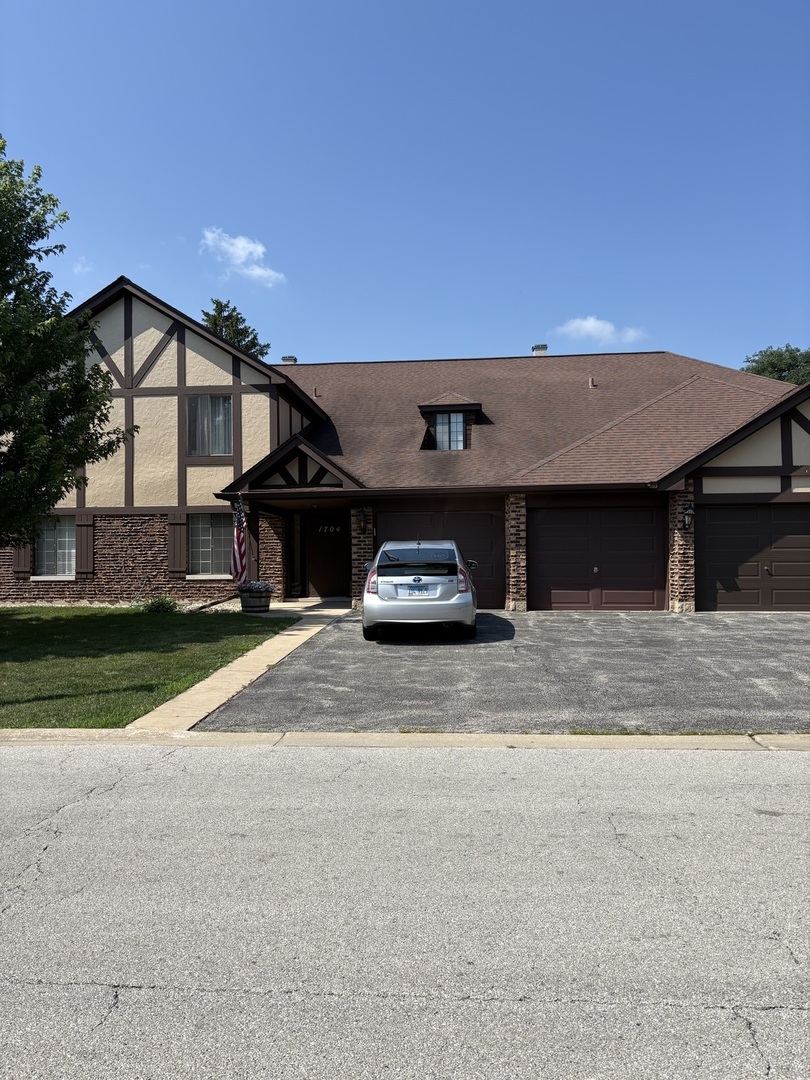 1704 Lakecliffe Drive #B, Wheaton, IL 60189