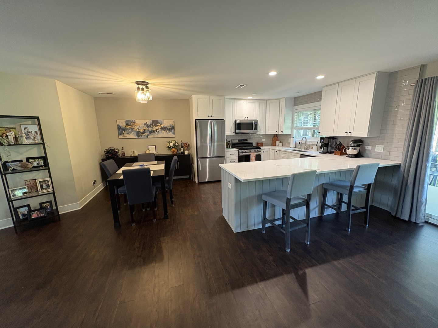 1704 Lakecliffe Drive #B, Wheaton, IL 60189