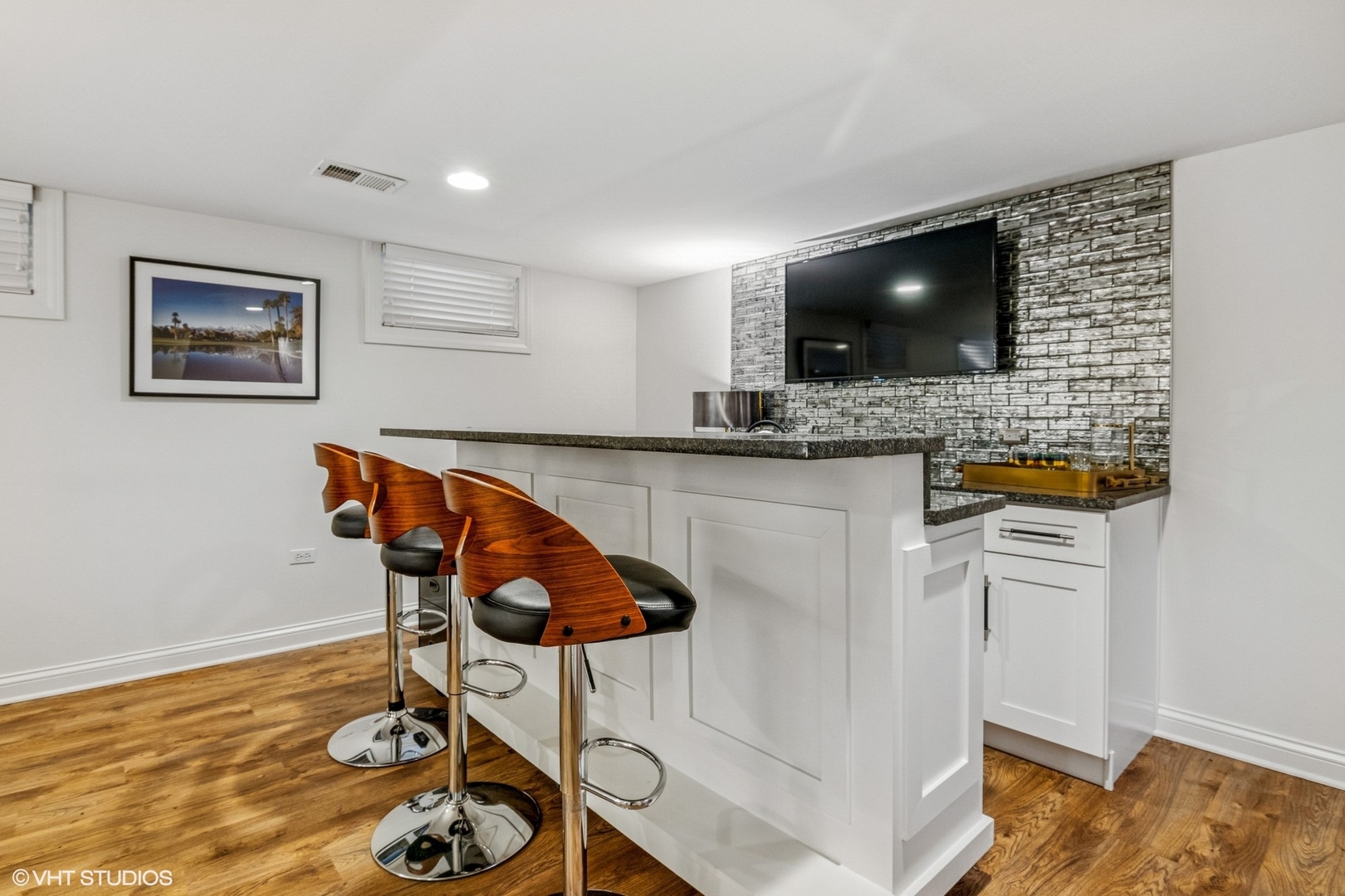 261 Woodstock Avenue, Glen Ellyn, IL 60137