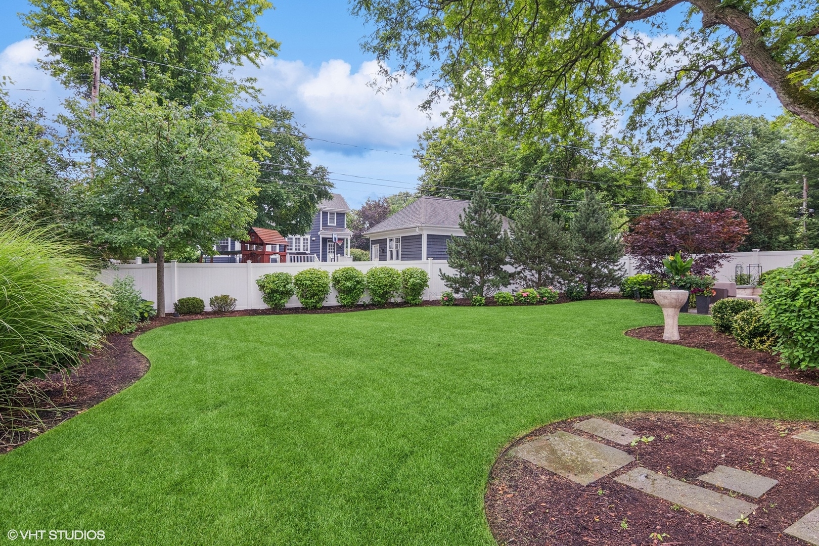 261 Woodstock Avenue, Glen Ellyn, IL 60137