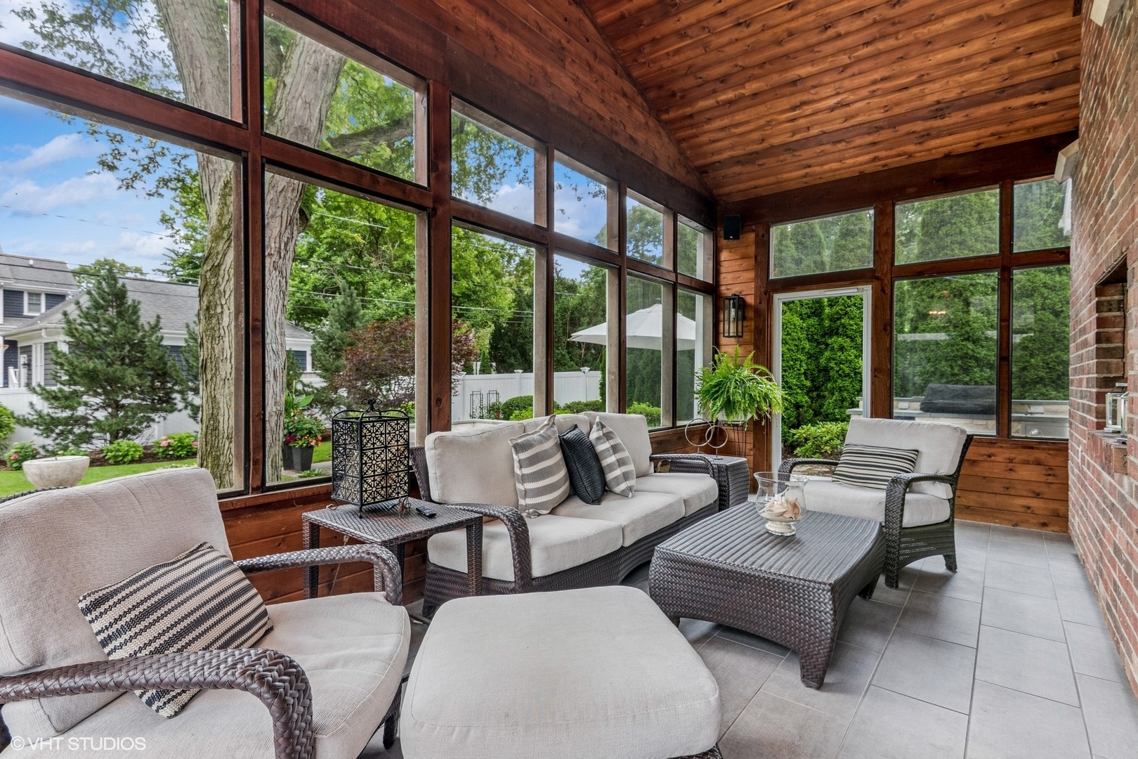 261 Woodstock Avenue, Glen Ellyn, IL 60137